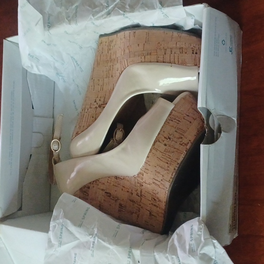 Call It Spring Wedage Size 7, Used - image 7